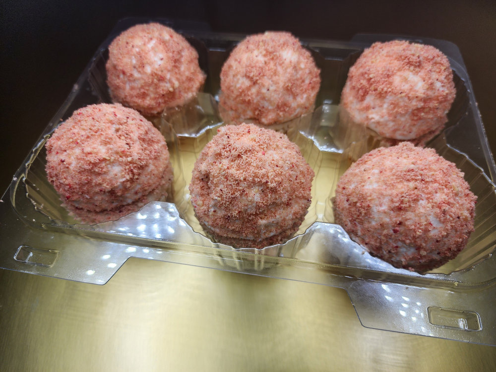 Six strawberry crumb cupcakes